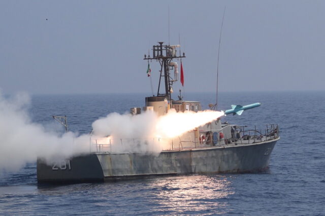Το ιρανικό Πολεμικό Ναυτικό ανάγκασε αμερικανικό υποβρύχιο να αναδυθεί κατά την είσοδό του στον Κόλπο