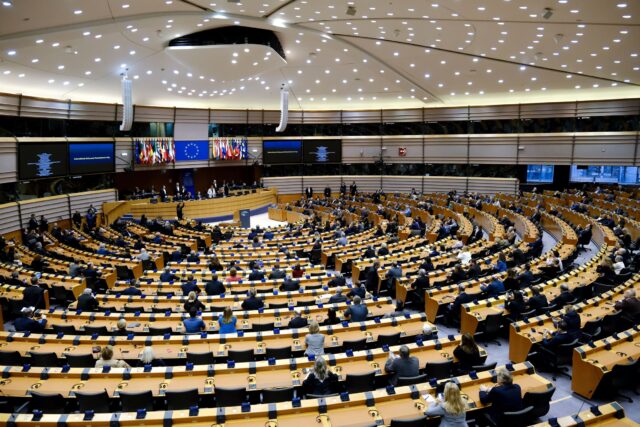 Το Ευρωπαϊκό Κοινοβούλιο ενέκρινε ψήφισμα για την αύξηση της παραγωγής πυρομαχικών στην ΕΕ