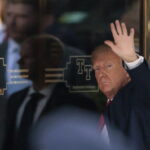 Περιορισμοί στην πρόσβαση δημοσιογράφων στη δικαστική αίθουσα που θα παρουσιαστεί ο Τραμπ