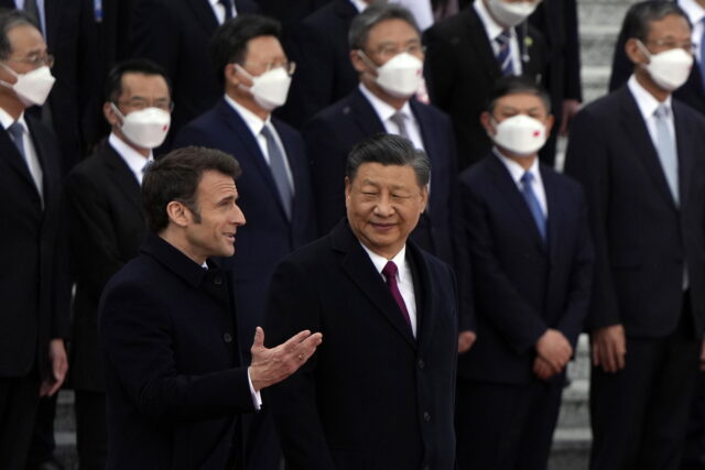 Στο Πεκίνο ο Μακρόν: «Υπολογίζω στην Κίνα για την επιστροφή της Ρωσίας στη λογική»