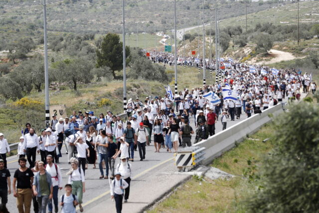 Χιλιάδες Ισραηλινοί διαδήλωσαν ζητώντας περισσότερους εποικισμούς στην κατεχόμενη Δυτική Όχθη