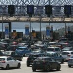 Μαζική έξοδος των εκδρομέων για Πάσχα, γεμάτα αεροδρόμια και λιμάνια