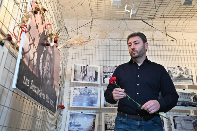Στις φυλακές Ωρωπού ο Ανδρουλάκης: «Ήρθα να τιμήσω τη μνήμη των ηρώων μας που φυλακίστηκαν από τη χούντα»