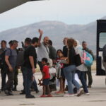 Έφτασαν στην Ελευσίνα τα πρώτα 17 άτομα από το Σουδάν