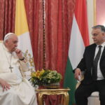 Ουγγαρία: Έδωσε χάρη σε καταδικασμένο αρχηγό ακροδεξιάς οργάνωσης για να «τιμήσει» την επίσκεψη του πάπα