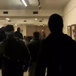 Παρέμβαση εισαγγελέα για την επίθεση χρυσαυγιτών στην έκθεση καλλιτέχνη από τη Βόρεια Μακεδονία