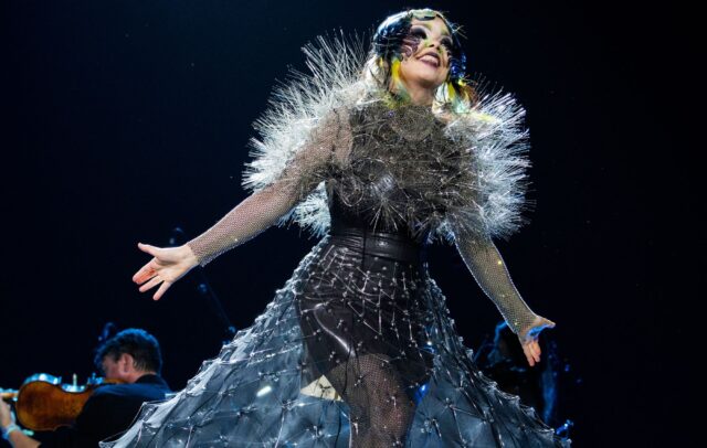 Η Björk φώτισε τον ουρανό του Coachella με 864 drones [ΒΙΝΤΕΟ]