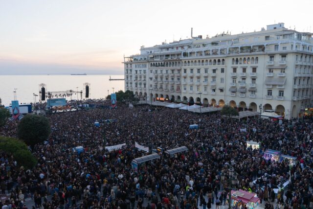 «Υπερασπίσου το Νερό»: Μεγαλειώδης συναυλία στην πλατεία Αριστοτέλους ενάντια στην ιδιωτικοποίηση του νερού [ΒΙΝΤΕΟ]