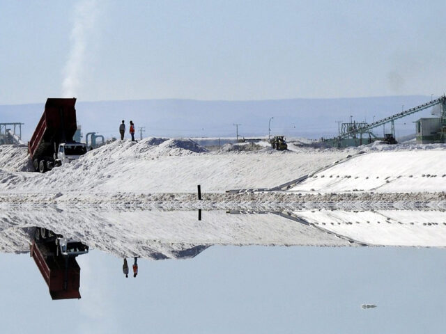 Χαστούκι στον «καπιταλισμό των κολλητών»: Η Χιλή εθνικοποιεί τη βιομηχανία λιθίου