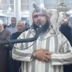 Γάτα πήδηξε πάνω σε ιμάμη την ώρα που προσευχόταν και έγινε… viral [ΒΙΝΤΕΟ]