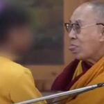 Ο Δαλάι Λάμα ζητάει συγγνώμη αφού είπε σε μικρό αγόρι να «ρουφήξει τη γλώσσα του»