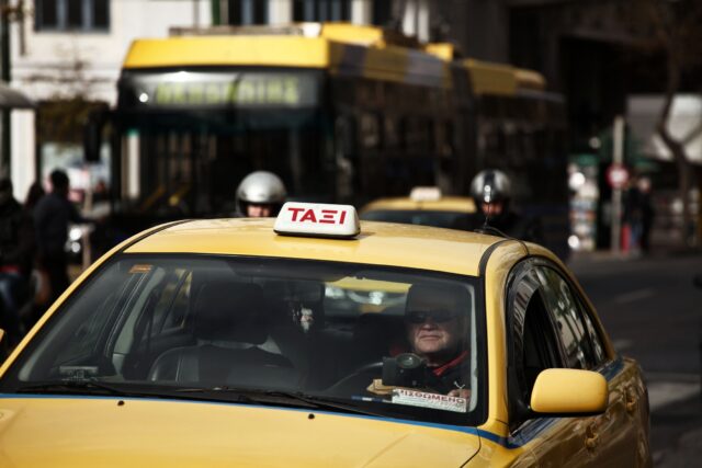 Οδηγός ταξί εντοπίστηκε νεκρός έξω από το αυτοκίνητό του στο Χαϊδάρι