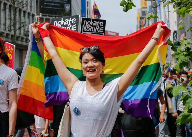 Ιαπωνία: Δικαστήριο έκρινε αντισυνταγματική την απαγόρευση του γάμου ομοφύλων ζευγαριών