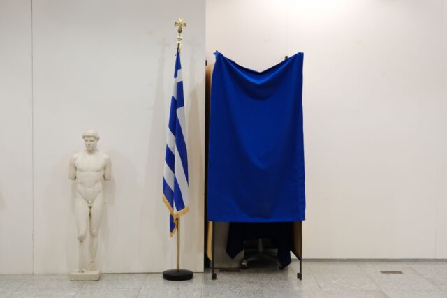 Επιτροπή Δημόσιας Διοίκησης: Υπερψηφίστηκε το νομοσχέδιο για την ψήφο των Ελλήνων του εξωτερικού