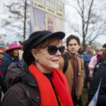 Η Σούζαν Σαράντον συνελήφθη σε διαμαρτυρία για την αύξηση του μισθού στους εργαζόμενους σε εστιατόρια