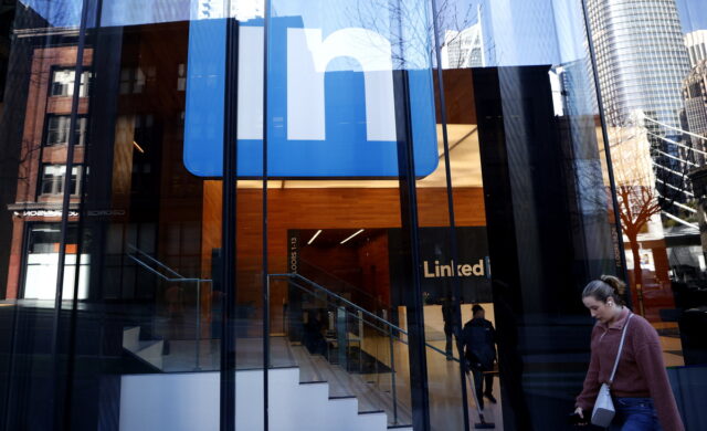 Η LinkedIn απολύει περισσότερους από 700 εργαζόμενους, παρά την αύξηση τζίρου της περασμένης χρονιάς