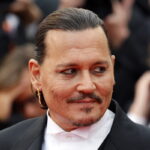 Ο Τζόνι Ντεπ επιστρέφει στον κινηματογράφο ως Εμπενέζερ Σκρουτζ