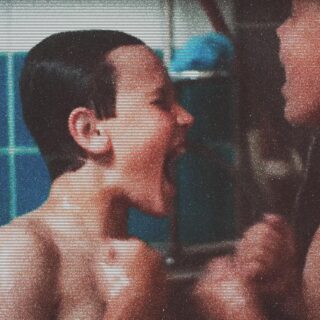 Τα αγόρια στο ντους, η δασκάλα στον τοίχο και η κοινωνία σε παραλήρημα