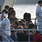 Frontex: Υπερδιπλασιάστηκαν από το 2022 οι πρόσφυγες και μετανάστες που διασχίζουν την κεντρική Μεσόγειο