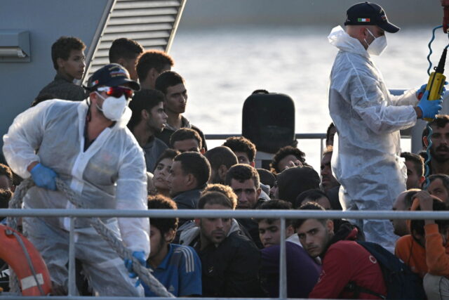 Frontex: Υπερδιπλασιάστηκαν από το 2022 οι πρόσφυγες και μετανάστες που διασχίζουν την κεντρική Μεσόγειο