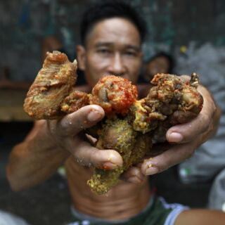 Pagpag στη Μανίλα. Εσύ θα το έτρωγες αυτό;