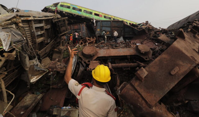 Σιδηροδρομικό δυστύχημα στην Ινδία: Ξεκίνησαν εκ νέου τα δρομολόγια του Coromandal Express