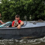 Καταστροφή φράγματος στην Ουκρανία: Οι διασώστες δίνουν αγώνα για να σώσουν κατοικίδια ζώα στις πλημμυρισμένες περιοχές