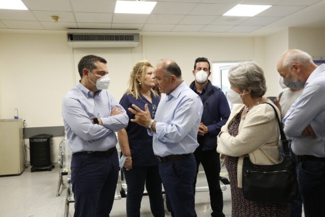 Ο Αλέξης Τσίπρας στο Λαϊκό Νοσοκομείο: «Βιώνουμε μέρες κατάρρευσης του ΕΣΥ»