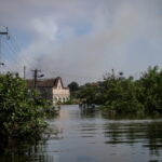 Ζελένσκι: «Δυσκολίες στην πρόσβαση σε πόσιμο νερό για εκατοντάδες χιλιάδες ανθρώπους» – Τουλάχιστον 5 νεκροί από τις πλημμύρες