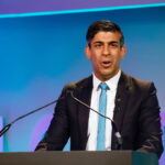 Ο Βρετανός πρωθυπουργός Ρίσι Σούνακ καταγράφηκε σε βίντεο να εκφράζει τρανσφοβικές προσβολές