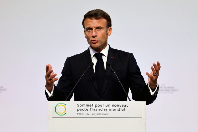 Σύνοδος κορυφής στο Παρίσι: Ο Μακρόν ζητά να προκληθεί «σοκ από τη δημόσια χρηματοδότηση» για την αντιμετώπιση της φτώχειας και της κλιματικής κρίσης