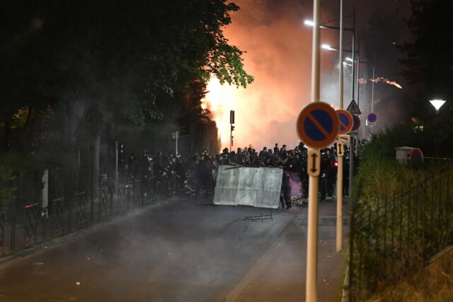 Ταραχές στη Γαλλία: Η Μασσαλία απαγορεύει τις συγκεντρώσεις και επιβάλλει τη διακοπή λειτουργίας των ΜΜΜ