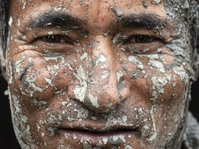 Στο Νεπάλ, η λάσπη είναι ευημερία