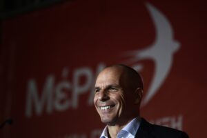 Στο τμήμα για προκαταρκτική εξέταση κάλεσε η ΕΛΑΣ τον Γ. Βαρουφάκη