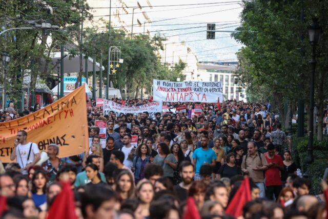 Επίθεση της αστυνομίας στη χθεσινή διαδήλωση της Αθήνας για το ναυαγιο στην Πύλο – 26 προσαγωγές [ΒΙΝΤΕΟ]