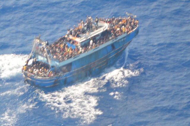 Μήνυση κατά παντός υπευθύνου από 40 επιζώντες του πολύνεκρου ναυαγίου στην Πύλο