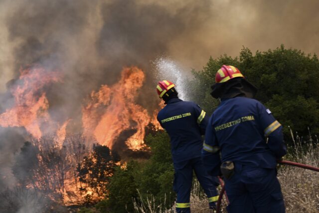 Θεσσαλονίκη: Πυρκαγιές σε Νέα Απολλωνία Βόλβης και Θέρμη