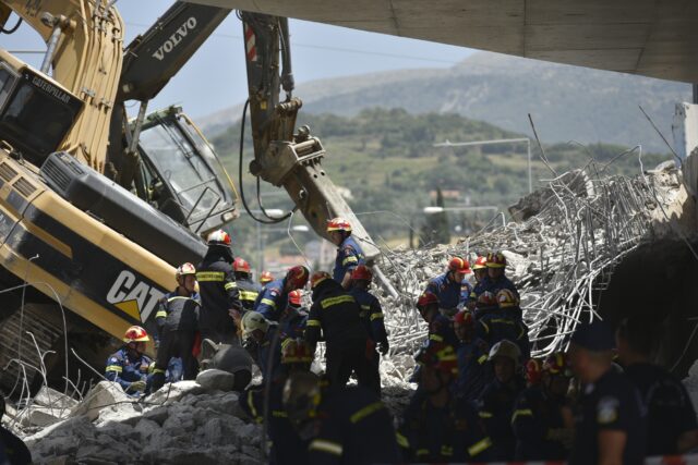 Κατάρρευση γέφυρας στην Πάτρα: Συνεχίζονται οι έρευνες για επιζώντες
