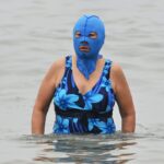 Facekini: Η νέα μόδα στην Κίνα για να προφυλαχθούν από τον καύσωνα
