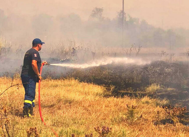Φωτιά σε χαμηλή βλάστηση ξέσπασε στην Κερατέα