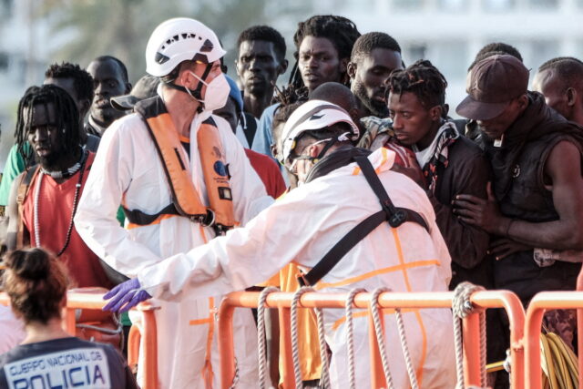 Ισπανία: Συνεχίζουν να αγνοούνται τρία πλοιάρια που μετέφεραν μετανάστες