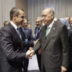 Σε εξέλιξη η συνάντηση Μητσοτάκη-Ερντογάν στο περιθώριο της Συνόδου του ΝΑΤΟ