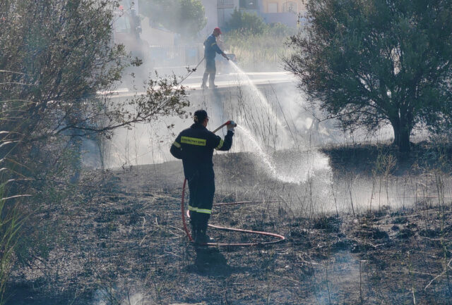 Δεύτερη φωτιά σε λίγες ώρες στην Κεφαλονιά – Καίει κοντά σε σπίτια