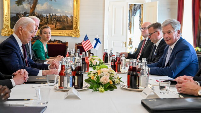 Ο Μπάιντεν συναντάται με τους ηγέτες των σκανδιναβικών χωρών στο Ελσίνκι