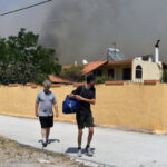 Λουτράκι: Εναέριες και επίγειες πυροσβεστικές δυνάμεις «παλεύουν» με τις αναζωπυρώσεις