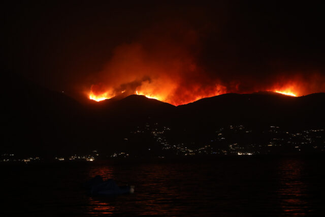Κέρκυρα: Εμπρησμό «βλέπει» ο δήμαρχος – Η πυρκαγιά εκδηλώθηκε σε τρία διαφορετικά σημεία