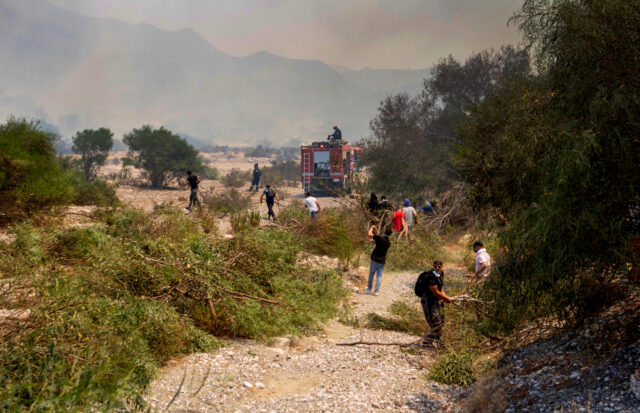 Θάνατος εθελοντή πυροσβέστη στη Ρόδο: Η Περιφέρεια Νοτίου Αιγαίου υιοθετεί τα παιδιά του