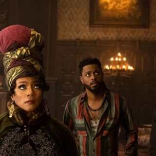 Ο σκηνοθέτης του Στοιχειωμένου Αρχοντικού, Τζάστιν Σίμιεν, είναι πρώτα απ’ όλα φαν της κλασικής ατραξιόν της Ντίσνεϊ