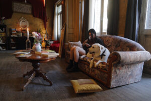 Το Communitism, σημείο κατατεθέν «των καλών και των παράξενων» της Αθήνας, αλλάζει σελίδα