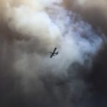 Λουτράκι: Νέες αναζωπυρώσεις στον Άγιο Χαράλαμπο και το Πανόραμα – Καίγονται σπίτια [ΒΙΝΤΕΟ]